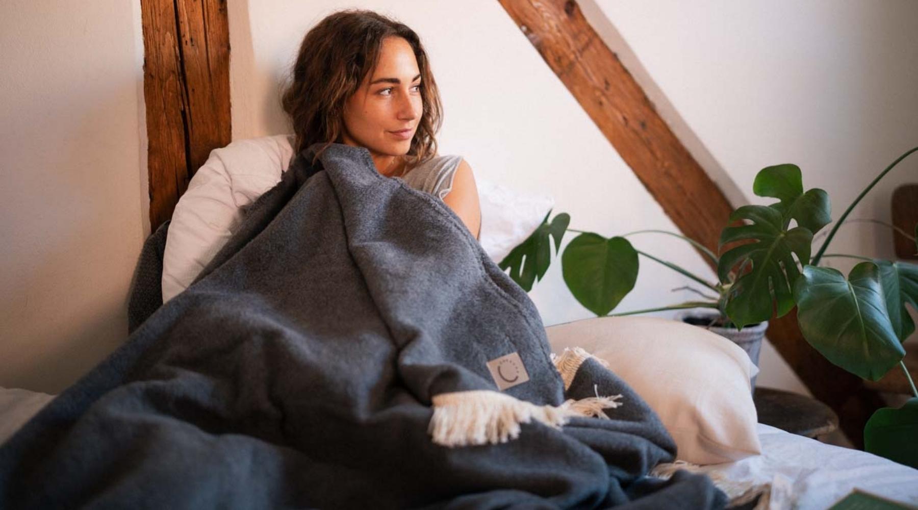 Baumwolldecke für Sofa, Couch und Bett – flauschiger Komfort mit der Decke "Anna" von caracda