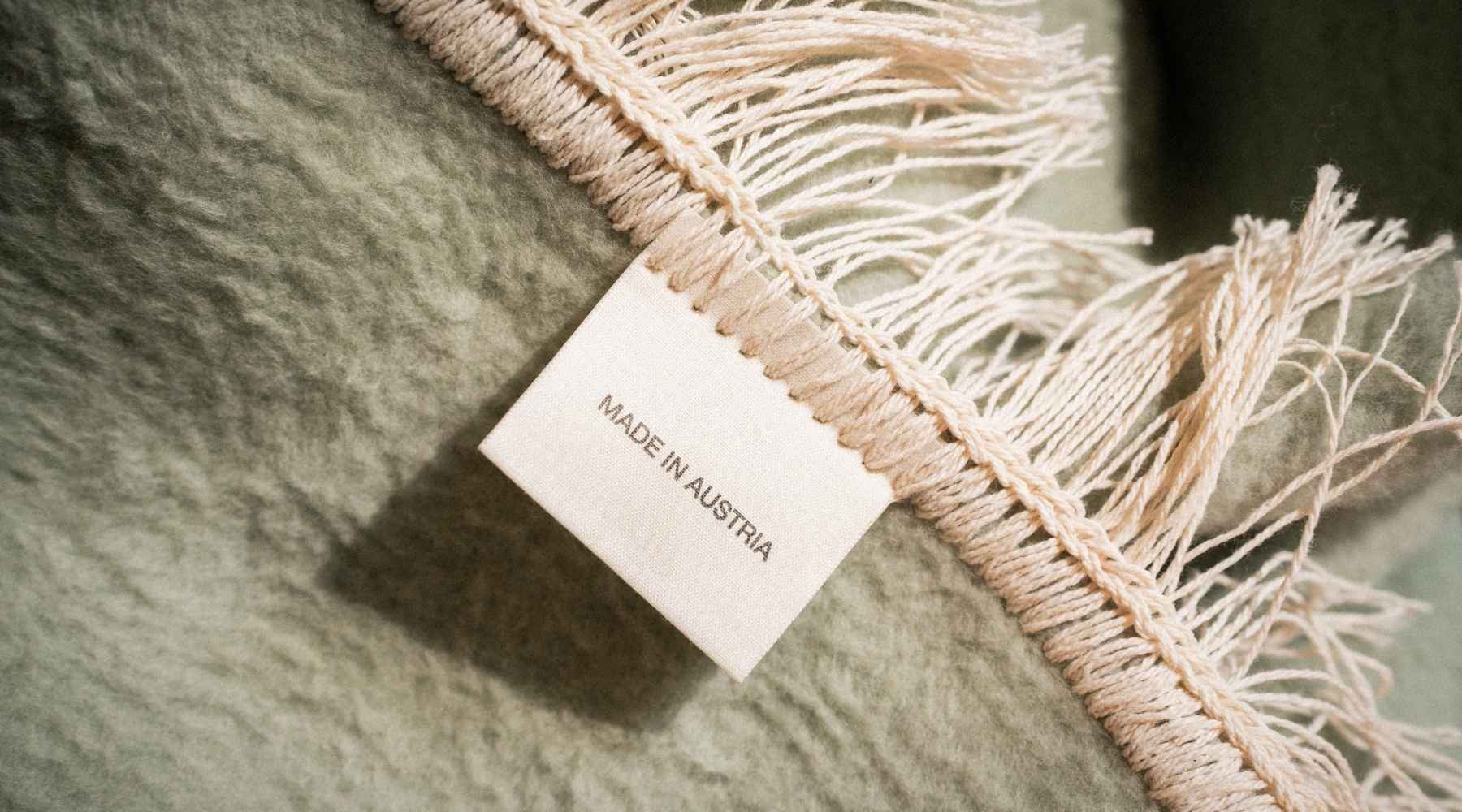 Kuscheldecke aus Bio-Baumwolle waschen oder lüften? Alle Pflegetipps