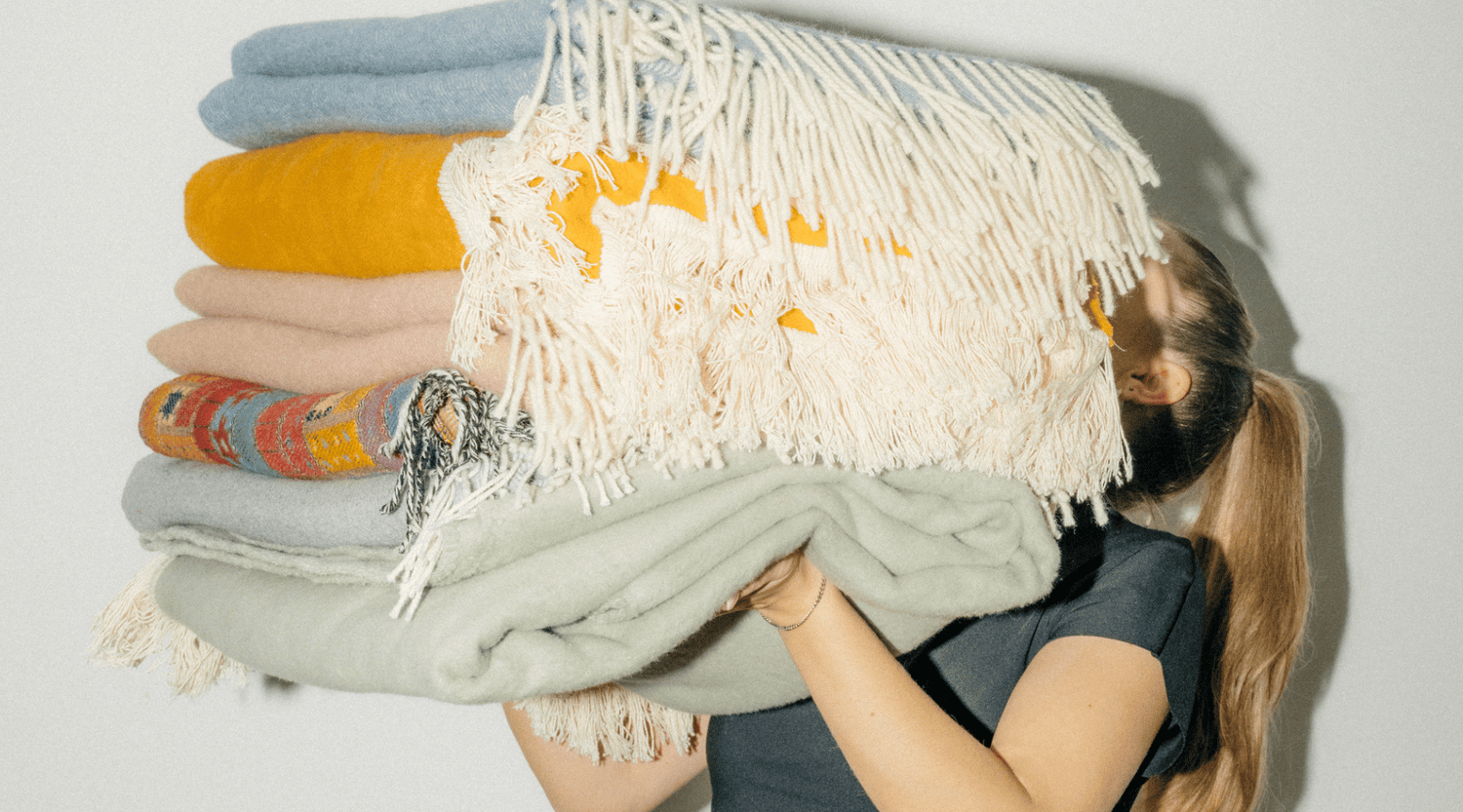 Kuscheldecken: Die besten Materialien im Vergleich