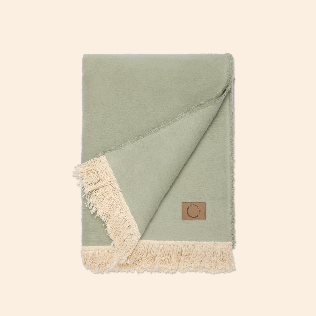 Kuscheldecke aus Baumwolle mit Fransen in Lindgrün (Gefaltet)