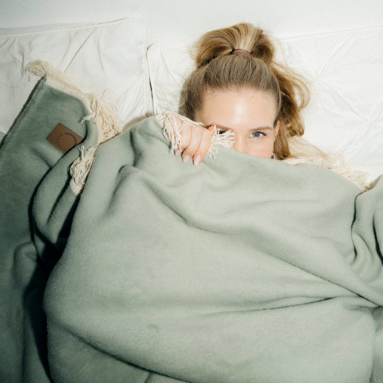 Bio-Baumwolldecke Anna Cuddle mit Fransen, Lindgrün