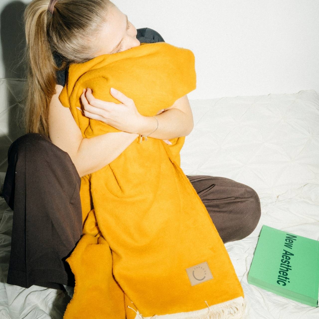 Kuscheldecke aus Baumwolle mit Fransen in Ockerorange (Imagefoto Kuscheln)