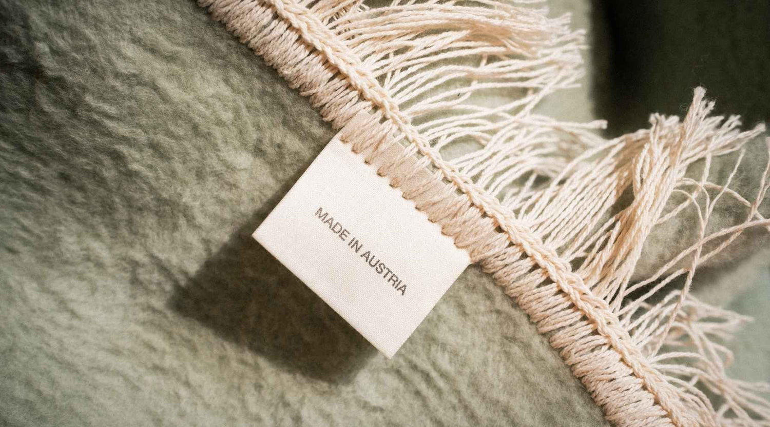 Kuscheldecke aus Bio-Baumwolle waschen oder lüften? Alle Pflegetipps